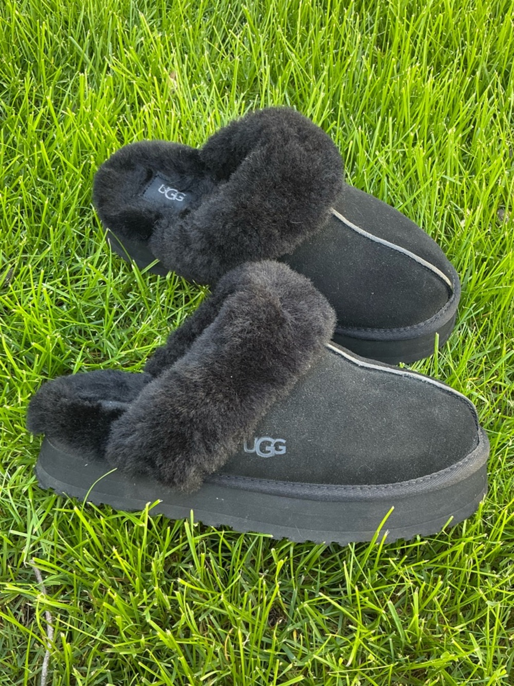 UGG Black Shearling-Lined Slip-On Clogs 🖤🖤